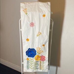 Floral Embroidered White Table Runner / 36cm*178cm